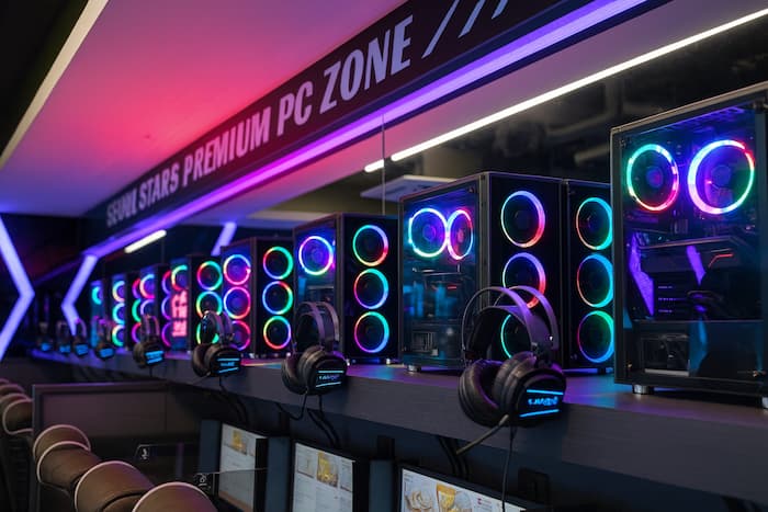 작은 토너먼트가 열리는 게임룸 모습