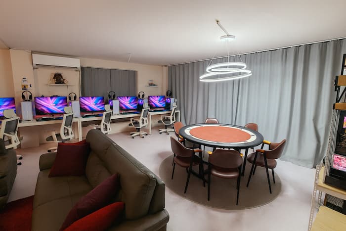 조용한 라운지 스타일의 휴식 공간